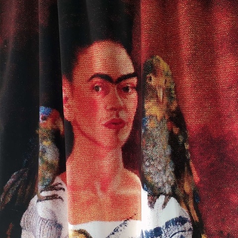 Komplet 2 szt zasłon zaciemniających FRIDA'S PAROTTS welurowe designerskie z grafiką