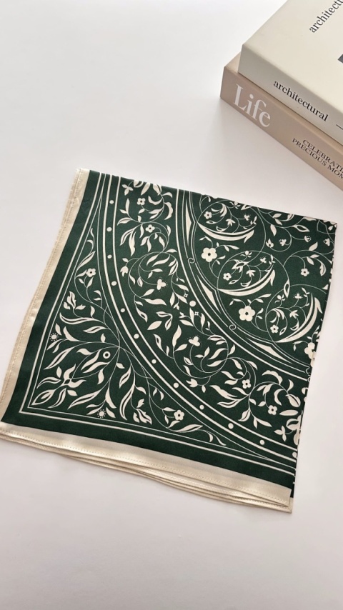 Szalik jedwabny №83 LEŚNY ORNAMENT - 53 x 53 cm, zielony