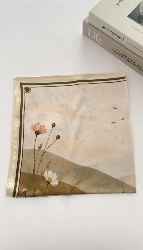 Szalik jedwabny №84 DOM W GÓRACH - 53 x 53 cm, beżowy