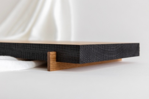 Deska dębowa do serwowania produktów 30 x 16 cm z opalanymi brzegami