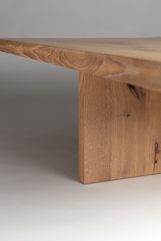 Duży stolik dębowy 120 x 120 cm japandi do salonu