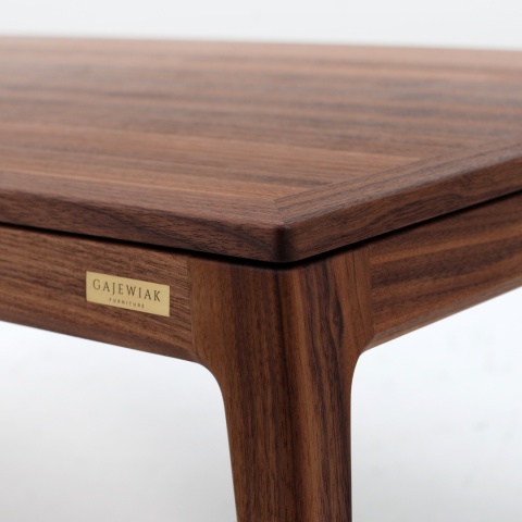 Stolik kawowy z orzecha amerykańskiego 103 x 53 cm lite drewno do salonu