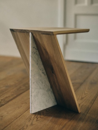 Stolik pomocniczy LEAF 30 x 40 cm dąb naturalny / marmur