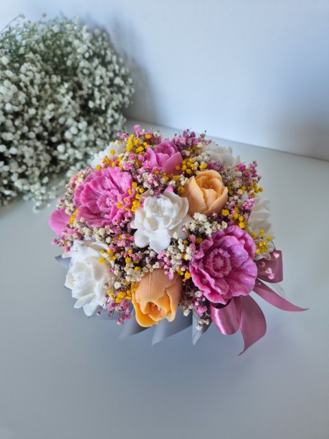 Flower Box M — bukiet kwiatów dekoracyjny | idealny na prezent szary box