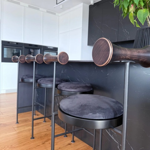 Hoker VELNO tapicerowany designerski metal i drewno biały