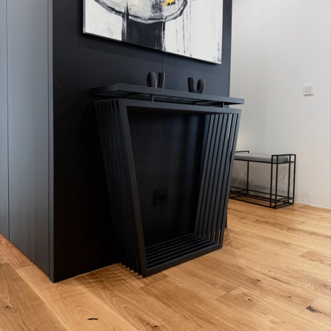 Konsola LUNEA na metalowej podstawie czarna