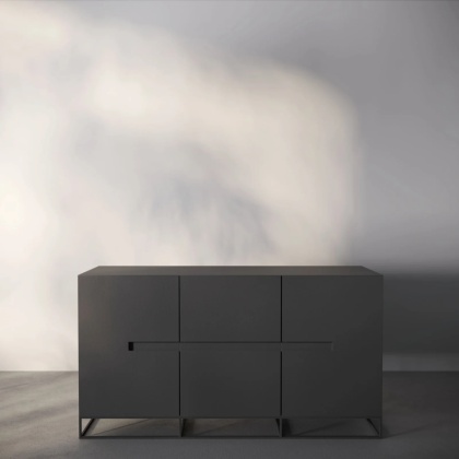 Komoda SORENZO 140 x 76 cm na metalowych nogach czarna do salonu lub sypialni