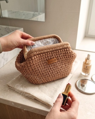 Kosmetyczka pleciona damska ciasteczkowa