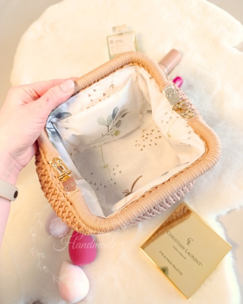 Kosmetyczka pleciona damska ciasteczkowa