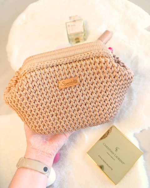 Kosmetyczka pleciona damska ciasteczkowa