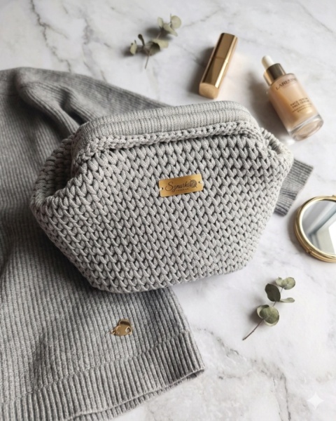 Kosmetyczka pleciona damska jasnoszara