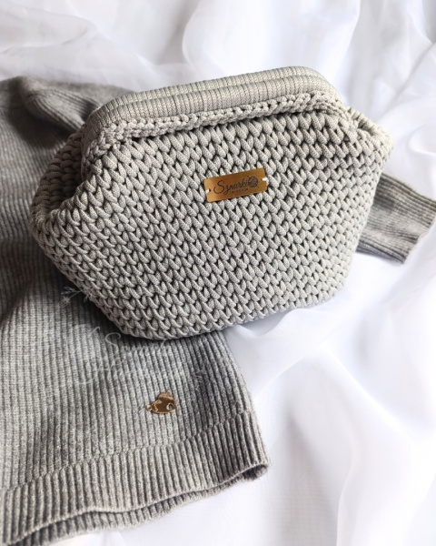 Kosmetyczka pleciona damska jasnoszara