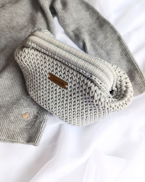 Kosmetyczka pleciona damska jasnoszara