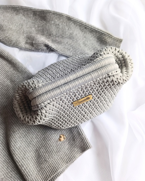 Kosmetyczka pleciona damska jasnoszara