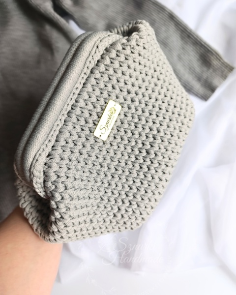 Kosmetyczka pleciona damska jasnoszara