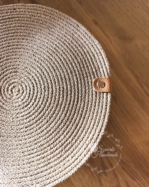 Kosz z klapą szyty ze sznurka bawełnianego beżowy