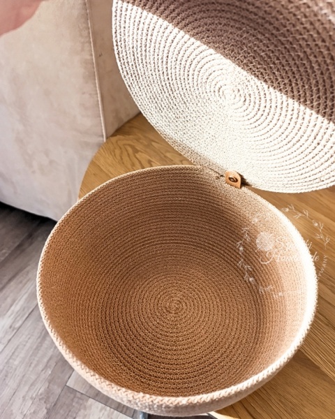 Kosz z klapą szyty ze sznurka bawełnianego beżowy