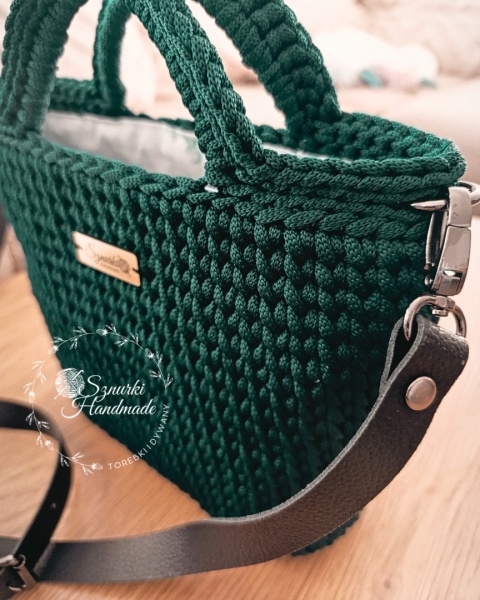 Koszyk pleciony z rączkami jodła zielona