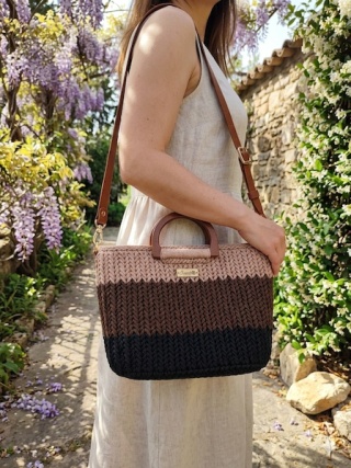 Kuferek pleciony z drewnianymi rączkami 3 kolory