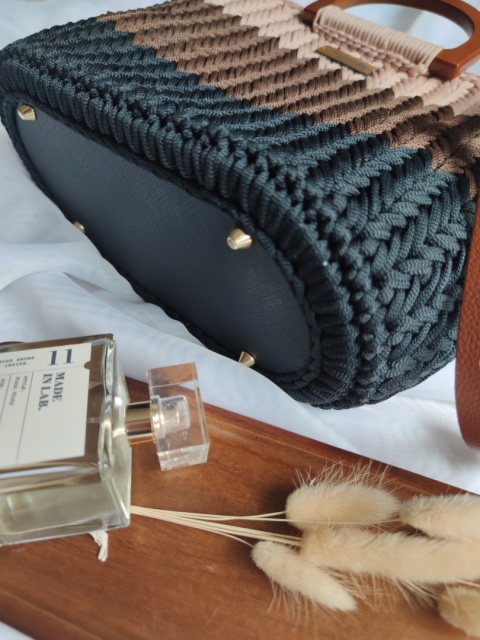 Kuferek pleciony z drewnianymi rączkami 3 kolory