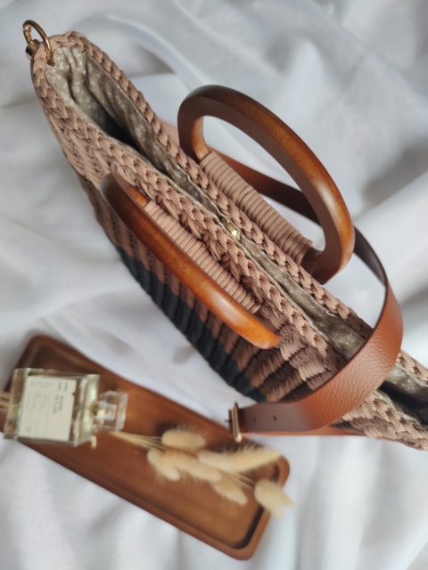 Kuferek pleciony z drewnianymi rączkami 3 kolory