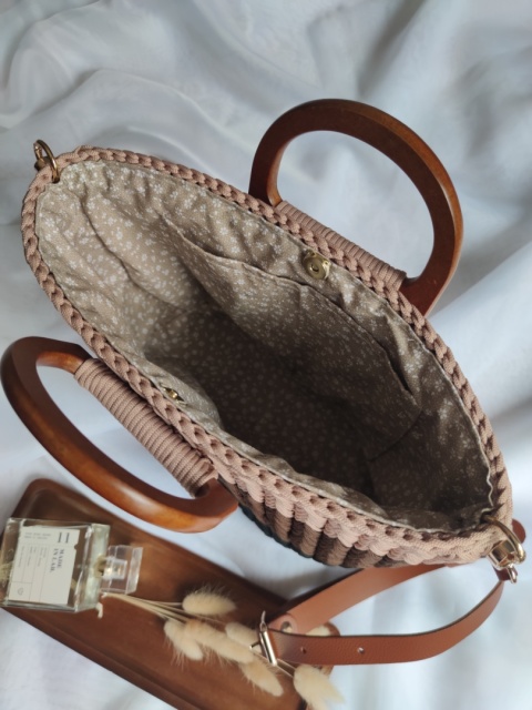 Kuferek pleciony z drewnianymi rączkami 3 kolory