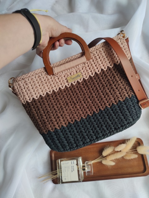 Kuferek pleciony z drewnianymi rączkami 3 kolory