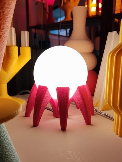 Lampka nocna PAJĄCZEK ze szklanym kloszem mocny róż do sypialni, pokoju dziecka