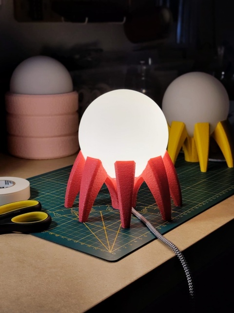 Lampka nocna PAJĄCZEK ze szklanym kloszem czerwona