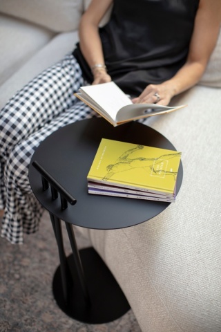 Stolik pomocniczy LOOP 40 x 40 cm nowoczesny czarny mat