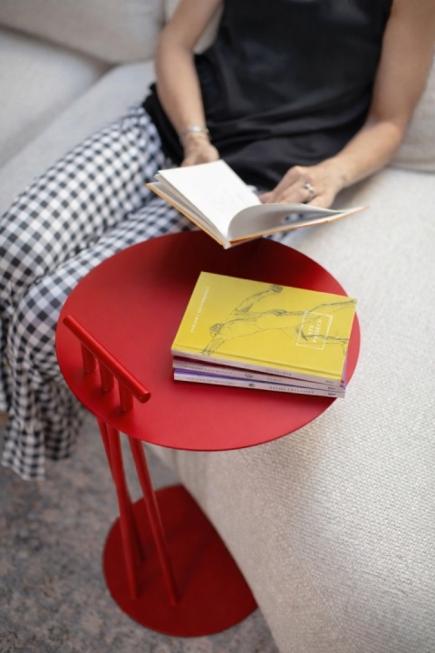 Stolik pomocniczy LOOP 40 x 40 cm nowoczesny pomidorowa czerwień mat