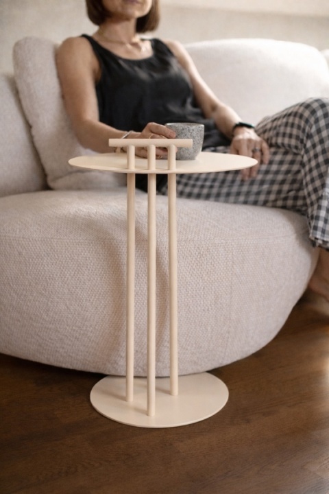 Stolik pomocniczy LOOP 40 x 40 cm nowoczesny masełkowy mat