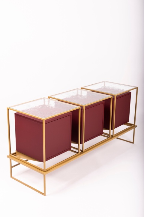 Komoda COMO PLUS 148 x 48 cm metal złoto burgund