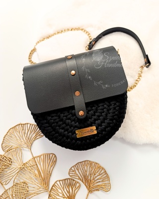 Torebka Jodełka z kwadratową klapką czarna