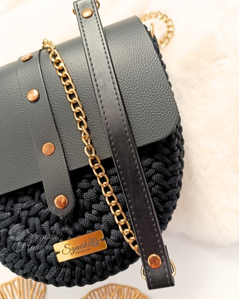 Torebka Jodełka z kwadratową klapką czarna