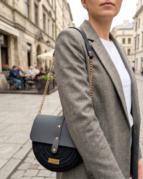 Torebka Jodełka z kwadratową klapką czarna