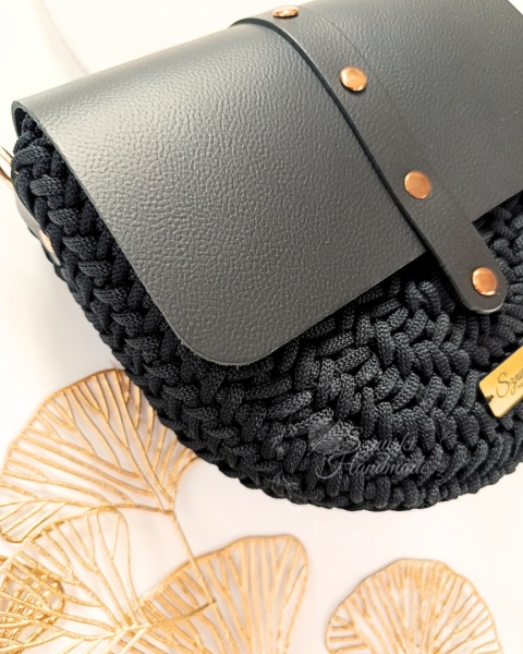 Torebka Jodełka z kwadratową klapką czarna