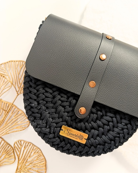 Torebka Jodełka z kwadratową klapką czarna