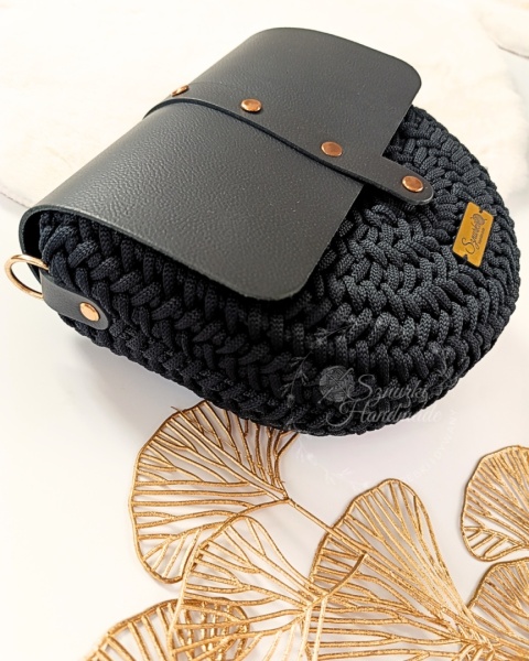 Torebka Jodełka z kwadratową klapką czarna