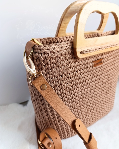 Torebka koszyk z drewnianiymi rączkami i suwakiem beżowa