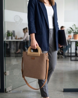 Torebka koszyk z drewnianiymi rączkami i suwakiem beżowa