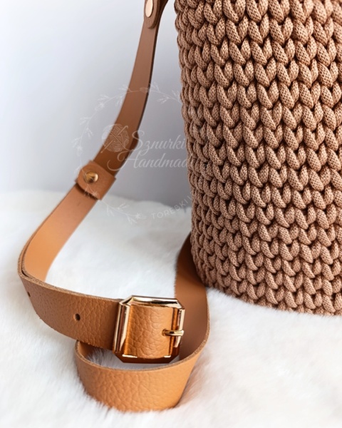 Torebka koszyk z drewnianiymi rączkami i suwakiem beżowa