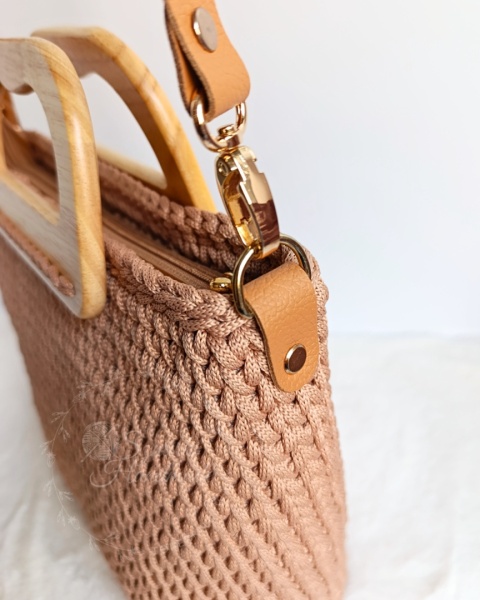Torebka koszyk z drewnianiymi rączkami i suwakiem beżowa