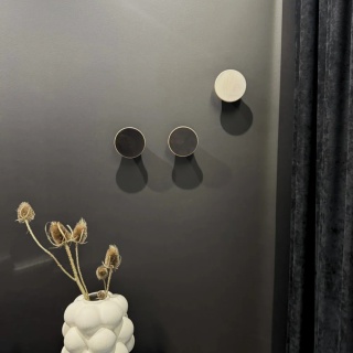 Wieszak ścienny VELNO okrągły minimalistyczny biały