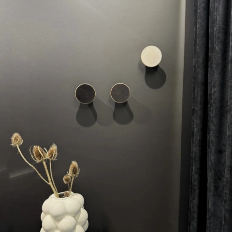 Wieszak ścienny VELNO okrągły minimalistyczny czarny