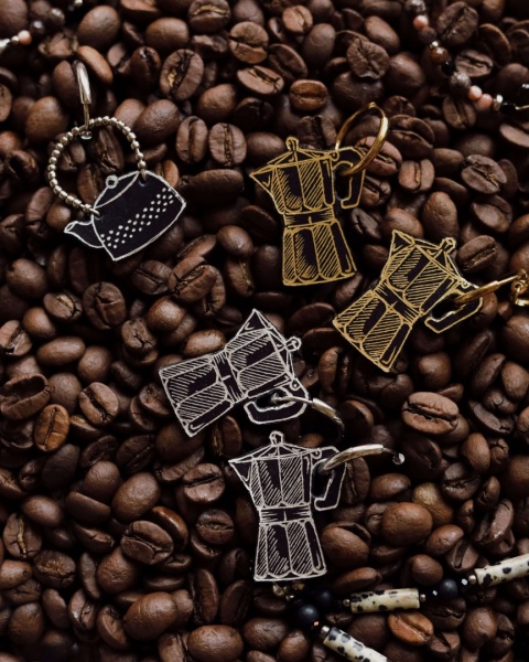Zawieszka KAWIARKA złota