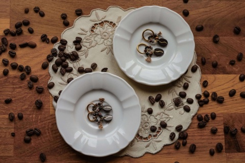 Kolczyki KAWOWE kółka z zawieszką brązowe